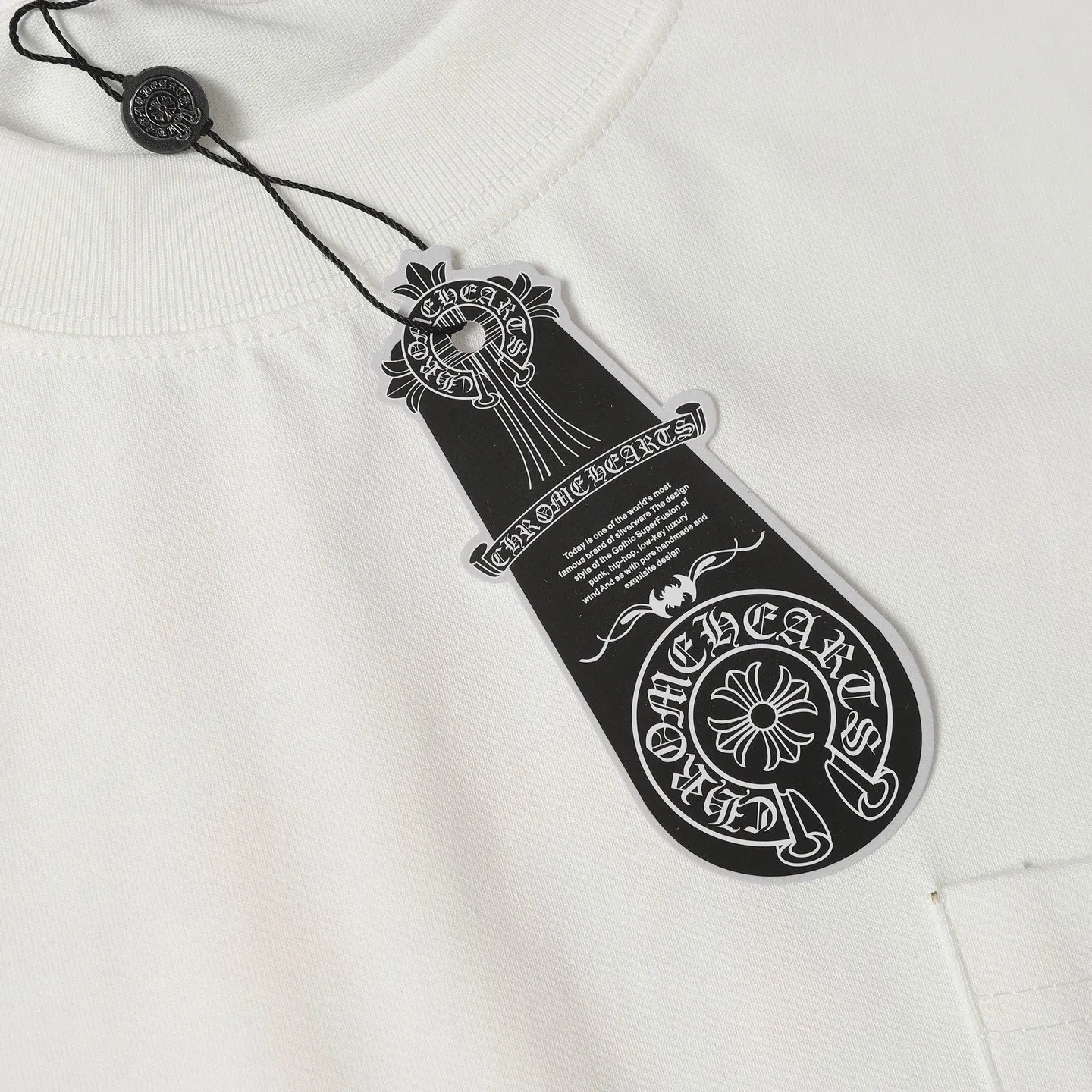 🅿️170 Chrome hearte/Chrome heart ch 25ss early spring new Sanskrit printed short-sleeved T-shirt. A must-have item for daily commuting for men and women in light luxury. The correct version is welcome to compare. Detailed features: ·280 grams of 100% pure cotton double yarn jersey fabric. ·Custom-dyed in the same vat with special thickened 32 counts of double-strand 1x1 thread. ·Double-needle cross-stitch technology. ·Original main mark washed hangtag. Color: black white. Size: XS-L